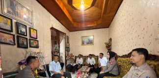 INILAH BENTUK EMPATI DAN TANGGUNG JAWAB JAJARAN POLRES MAROS TERHADAP ANGGOTANYA Jajaran Polres Maros bersama HARAPAN MEDIKA MAKASSAR, penyedia layanan pembuatan kaki palsu terpercaya, menguatkan tali silaturrahmi untuk mewujudkan harapan dan semangat baru dalam mengatasi keterbatasan fisik Anggotanya